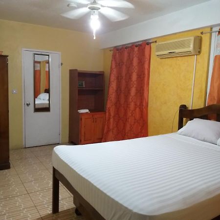 Sea World Vacation Home Roseau Exterior foto